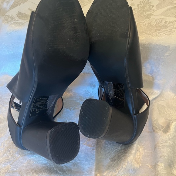 Yoki Black Open-Toe Heeled Sandals size 8 - Picture 5 of 5